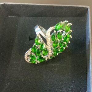 Elegant Silver and Green Gemstone Ring